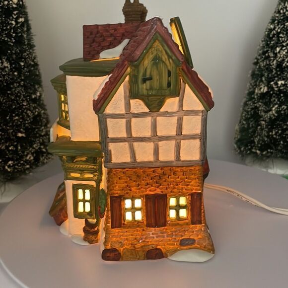 DEPT 56 MERMAID FISH SHOP - Picture 8 of 13